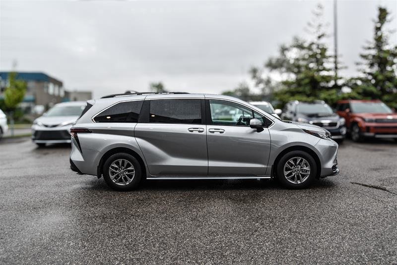 2025 Toyota Sienna Hybrid Sienna LE 8-Pass