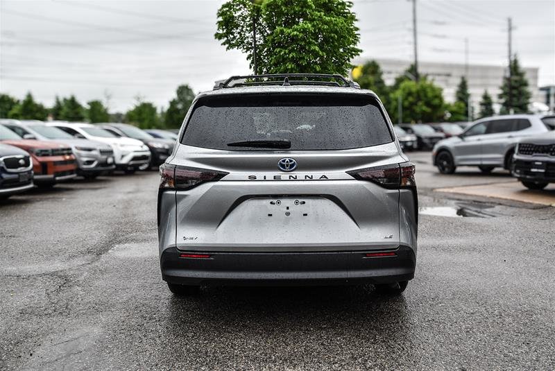 2025 Toyota Sienna Hybrid Sienna LE 8-Pass