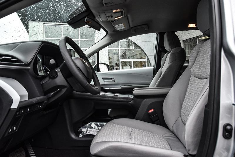 2025 Toyota Sienna Hybrid Sienna LE 8-Pass