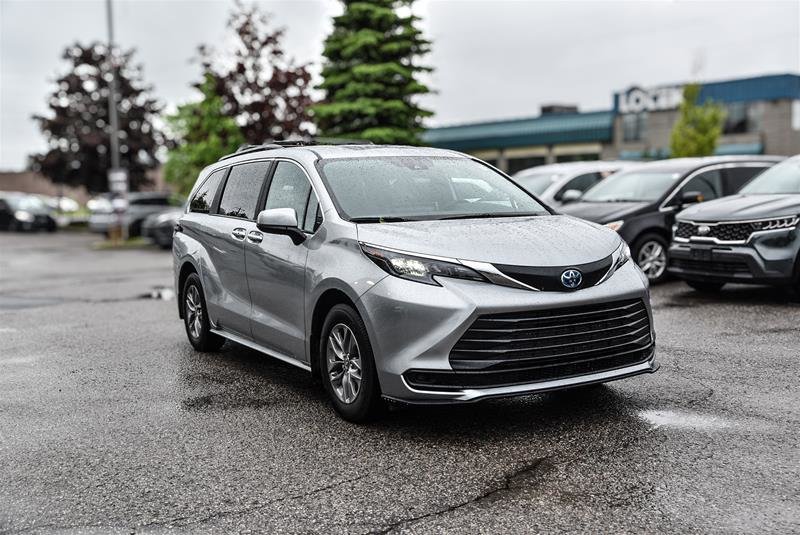 2025 Toyota Sienna Hybrid Sienna LE 8-Pass