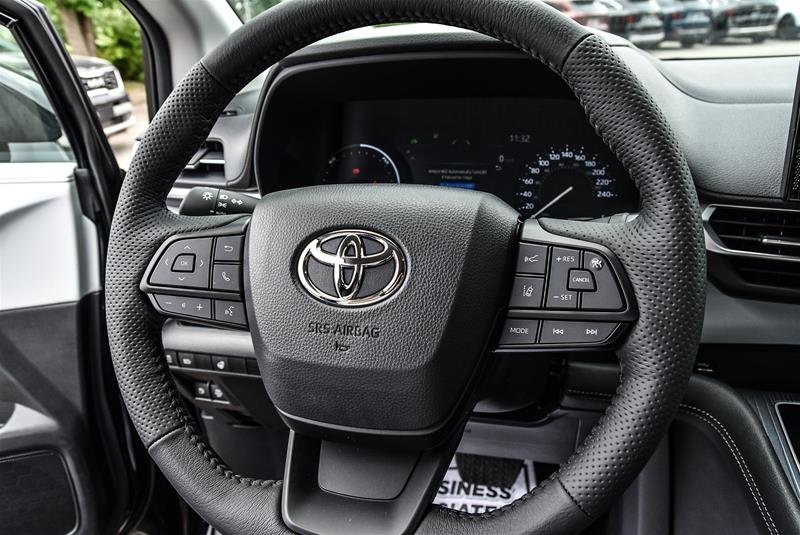 2025 Toyota Sienna Hybrid Sienna LE AWD 8-Pass
