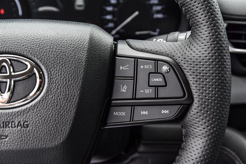 2025 Toyota Sienna Hybrid Sienna LE AWD 8-Pass