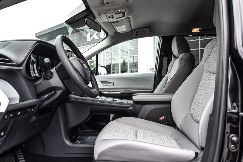 2025 Toyota Sienna Hybrid Sienna LE AWD 8-Pass