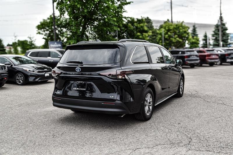 2025 Toyota Sienna Hybrid Sienna LE AWD 8-Pass