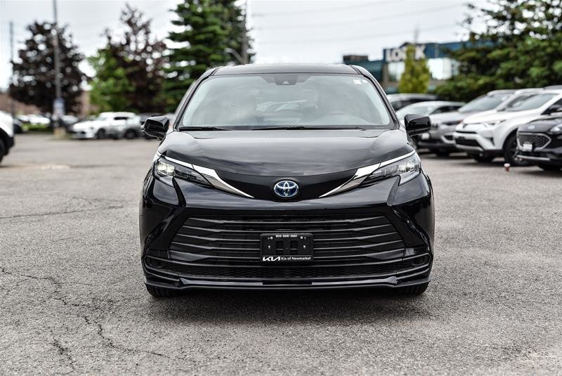2025 Toyota Sienna Hybrid Sienna LE AWD 8-Pass