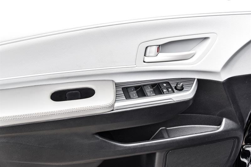 2025 Toyota Sienna Hybrid Sienna LE AWD 8-Pass