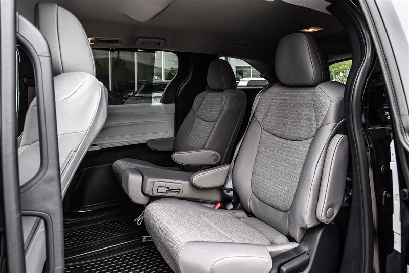 2025 Toyota Sienna Hybrid Sienna LE AWD 8-Pass