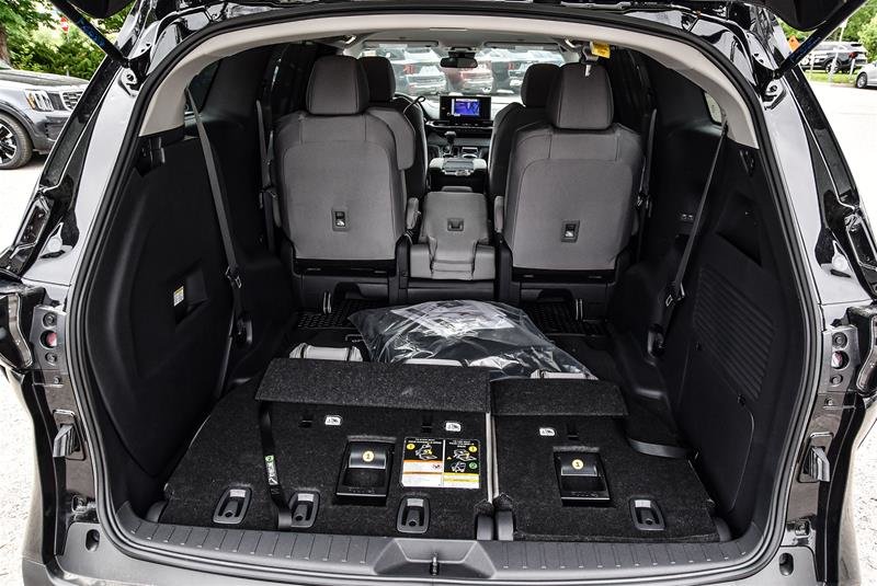 2025 Toyota Sienna Hybrid Sienna LE AWD 8-Pass