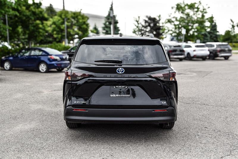 2025 Toyota Sienna Hybrid Sienna LE AWD 8-Pass