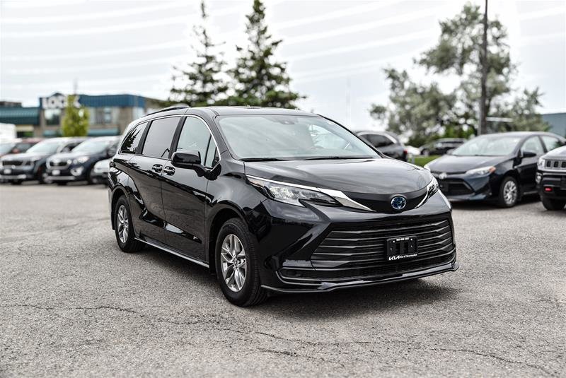 2025 Toyota Sienna Hybrid Sienna LE AWD 8-Pass