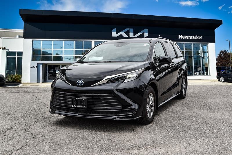 2025 Toyota Sienna Hybrid Sienna LE AWD 8-Pass