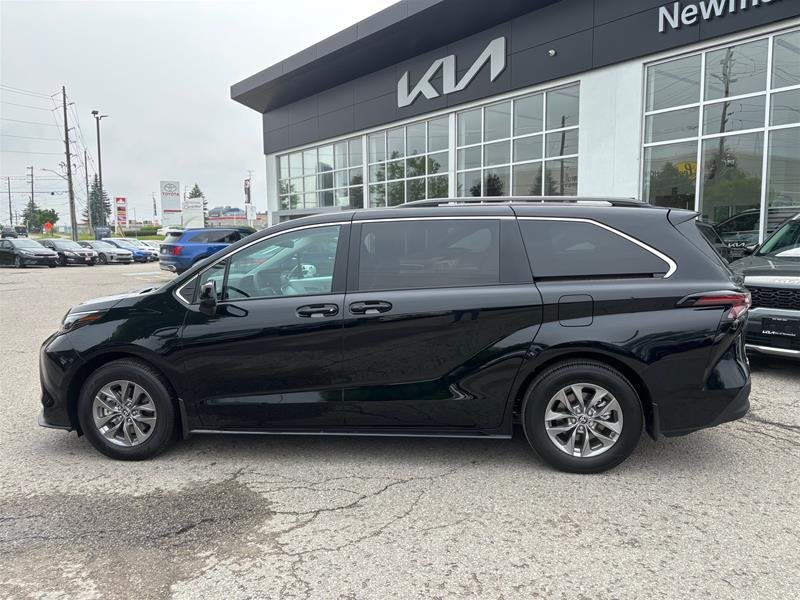 2025 Toyota Sienna Hybrid Sienna LE AWD 8-Pass