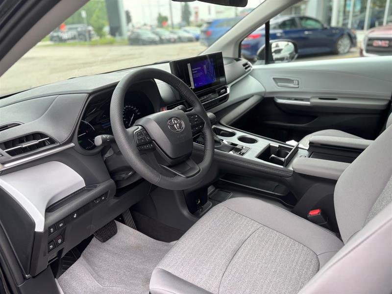 2025 Toyota Sienna Hybrid Sienna LE AWD 8-Pass