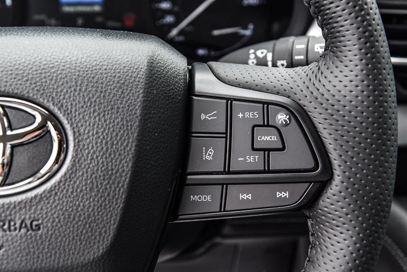 2025 Toyota Sienna Hybrid Sienna LE AWD 8-Pass Sienna LE AWD 8-Pass-Cross traffic|Brk assist|