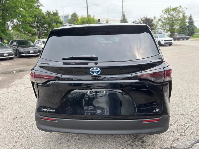 2025 Toyota Sienna Hybrid Sienna LE AWD 8-Pass