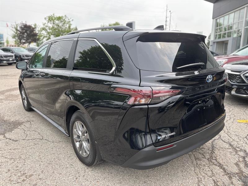 2025 Toyota Sienna Hybrid Sienna LE AWD 8-Pass