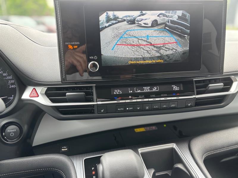 2025 Toyota Sienna Hybrid Sienna LE AWD 8-Pass