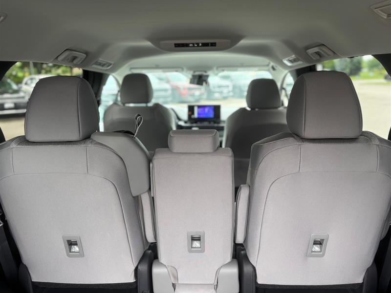 2025 Toyota Sienna Hybrid Sienna LE AWD 8-Pass