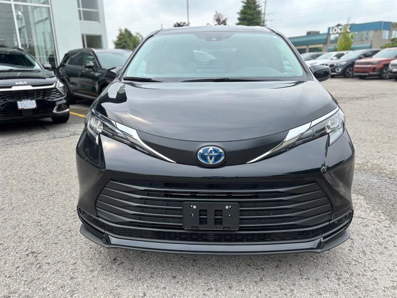 2025 Toyota Sienna Hybrid Sienna LE AWD 8-Pass