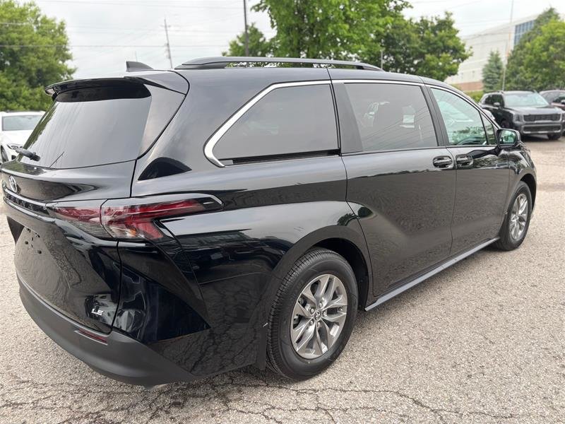 2025 Toyota Sienna Hybrid Sienna LE AWD 8-Pass