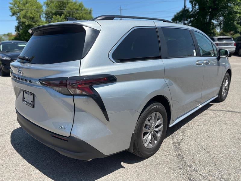 2025 Toyota Sienna Hybrid Sienna XLE 8-Pass