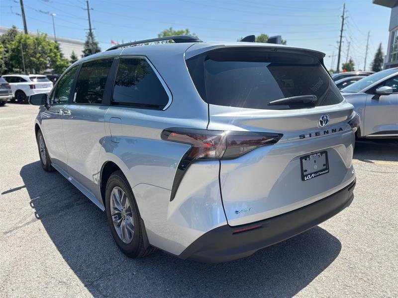 2025 Toyota Sienna Hybrid Sienna XLE 8-Pass