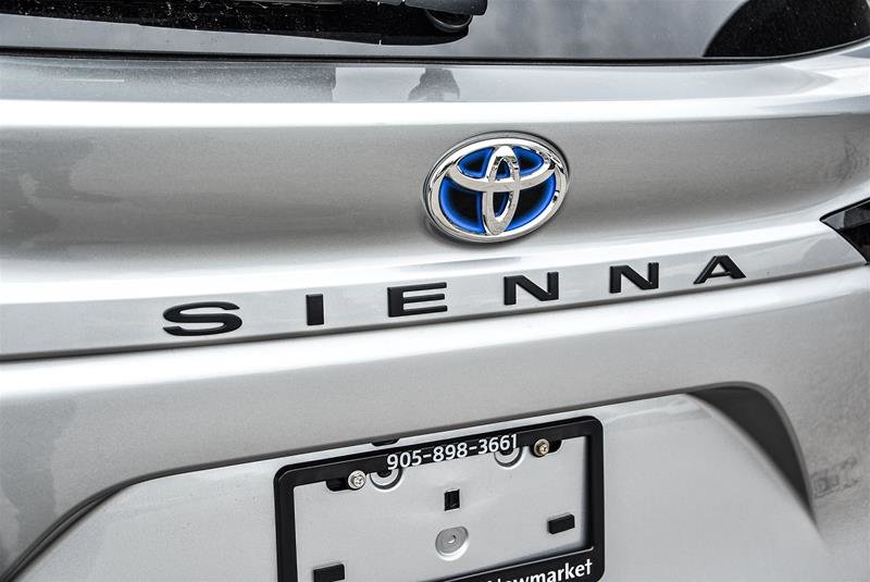 2025 Toyota Sienna Hybrid Sienna XLE 8-Pass