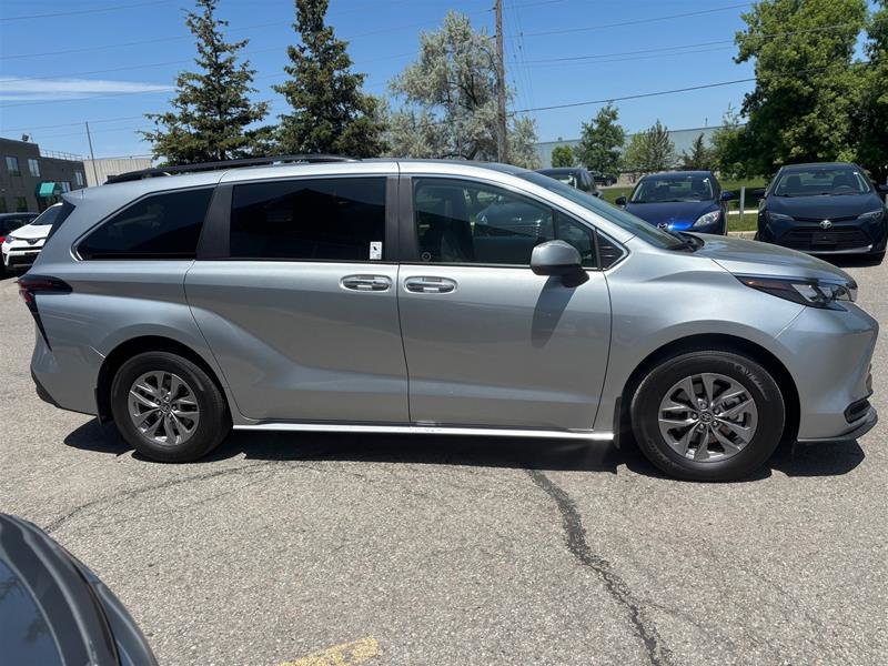 2025 Toyota Sienna Hybrid Sienna XLE 8-Pass