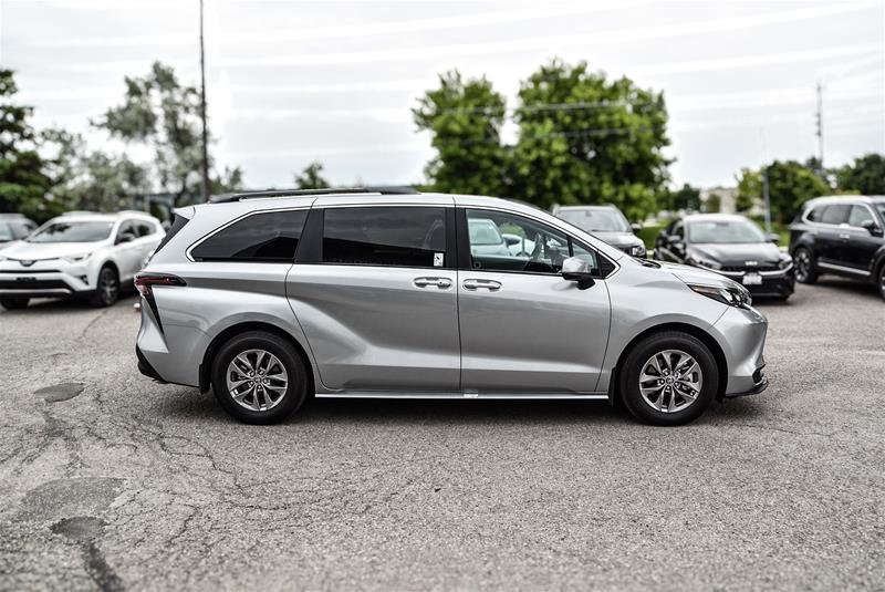 2025 Toyota Sienna Hybrid Sienna XLE 8-Pass