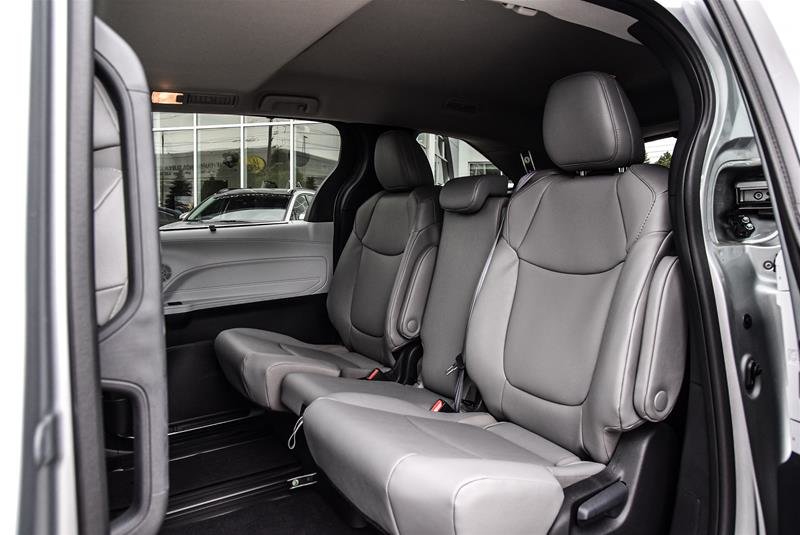 2025 Toyota Sienna Hybrid Sienna XLE 8-Pass