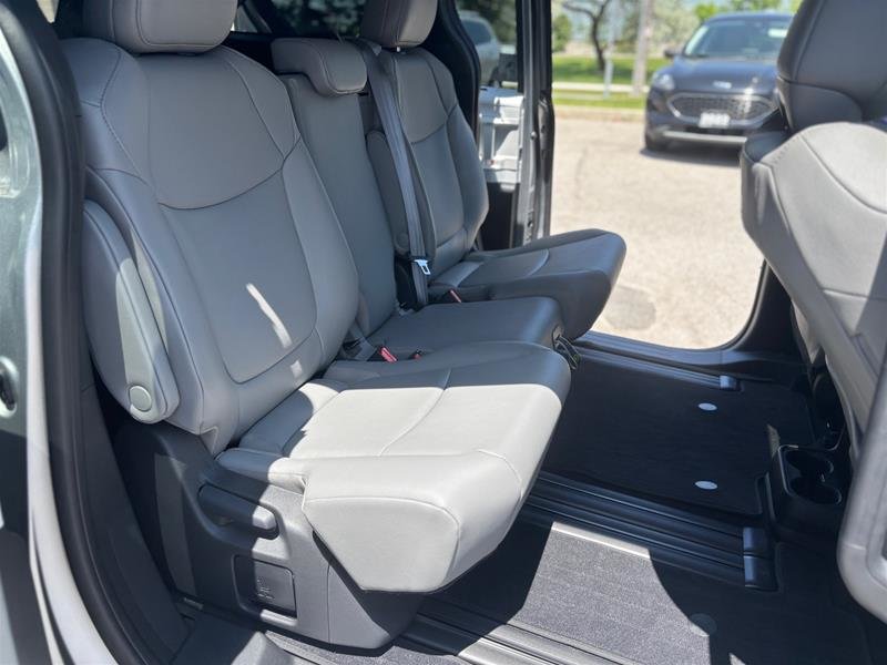 2025 Toyota Sienna Hybrid Sienna XLE 8-Pass