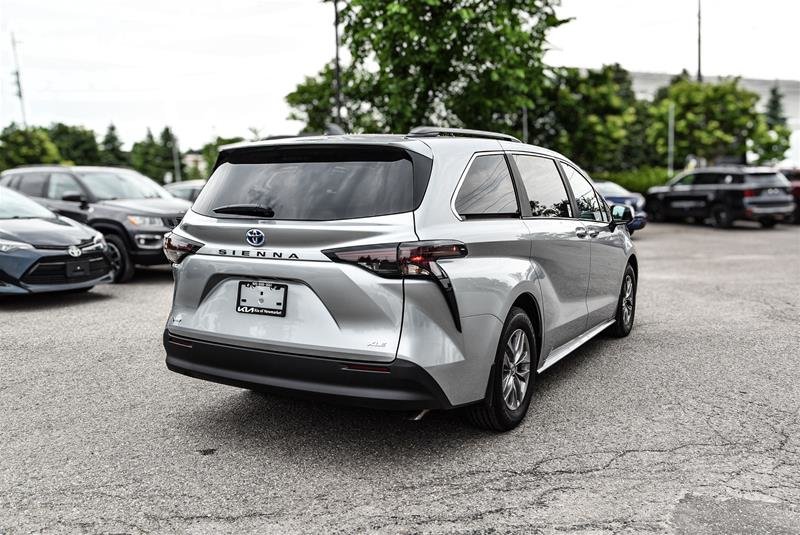 2025 Toyota Sienna Hybrid Sienna XLE 8-Pass