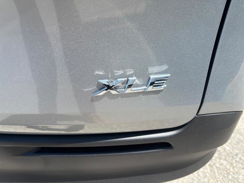 2025 Toyota Sienna Hybrid Sienna XLE 8-Pass