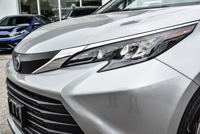 2025 Toyota Sienna Hybrid Sienna XLE 8-Pass