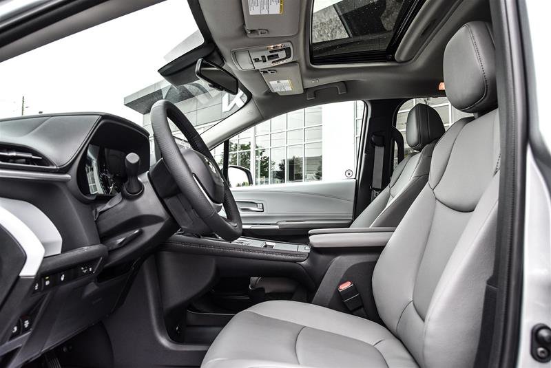 2025 Toyota Sienna Hybrid Sienna XLE 8-Pass