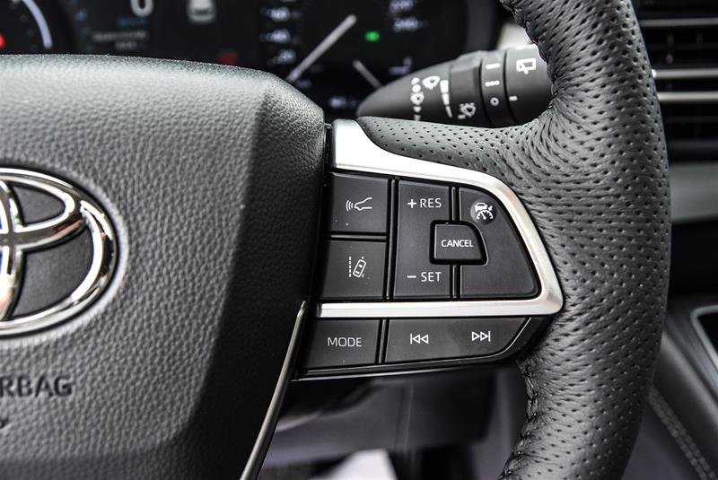 2025 Toyota Sienna Hybrid Sienna XLE 8-Pass