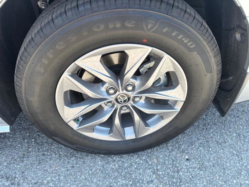 2025 Toyota Sienna Hybrid Sienna XLE 8-Pass