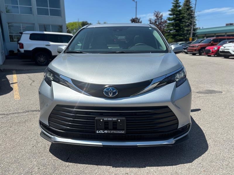 2025 Toyota Sienna Hybrid Sienna XLE 8-Pass