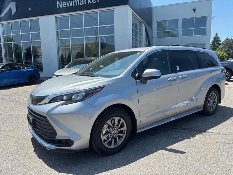 2025 Toyota Sienna Hybrid Sienna XLE 8-Pass