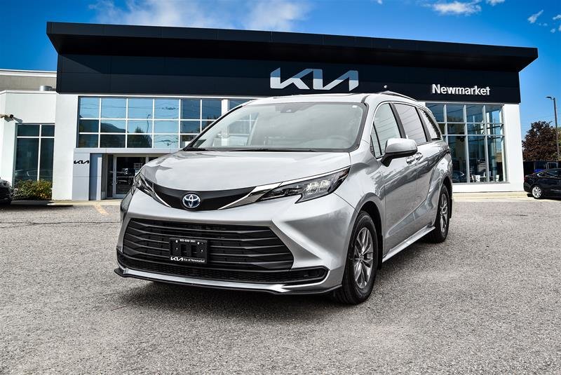 2025 Toyota Sienna Hybrid Sienna XLE 8-Pass