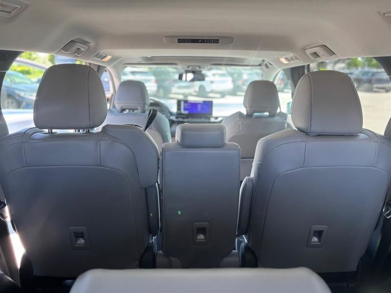 2025 Toyota Sienna Hybrid Sienna XLE 8-Pass