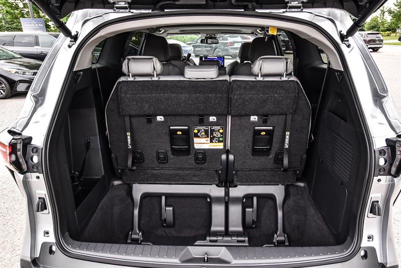 2025 Toyota Sienna Hybrid Sienna XLE 8-Pass