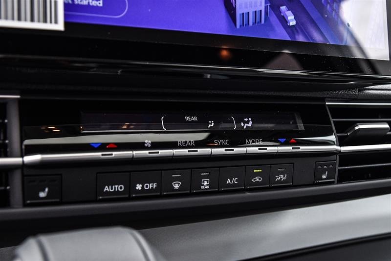 2025 Toyota Sienna Hybrid Sienna XLE 8-Pass
