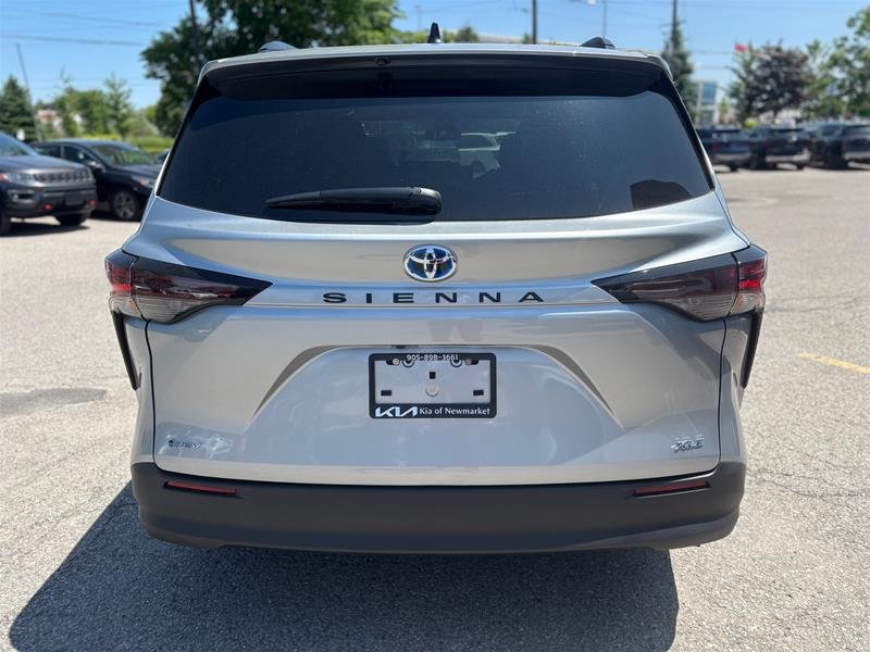 2025 Toyota Sienna Hybrid Sienna XLE 8-Pass