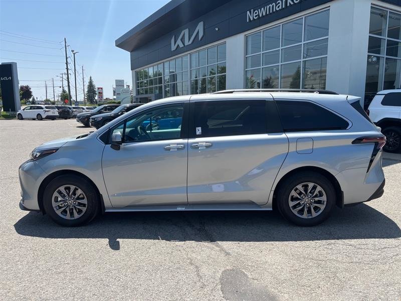 2025 Toyota Sienna Hybrid Sienna XLE 8-Pass