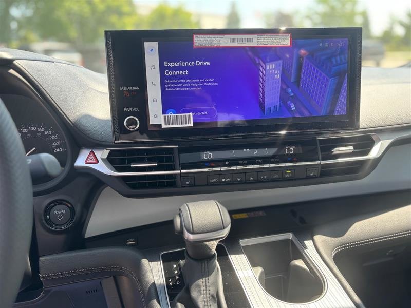 2025 Toyota Sienna Hybrid Sienna XLE 8-Pass