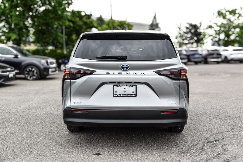 2025 Toyota Sienna Hybrid Sienna XLE 8-Pass