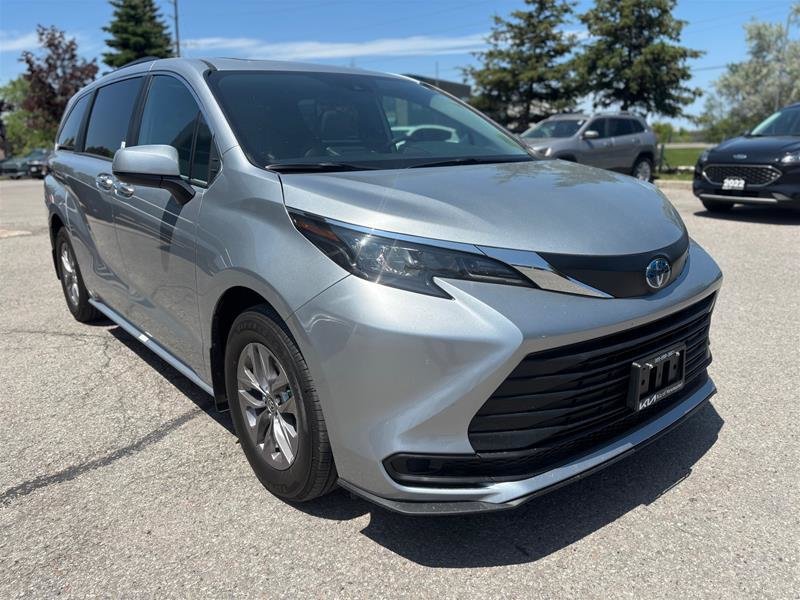 2025 Toyota Sienna Hybrid Sienna XLE 8-Pass
