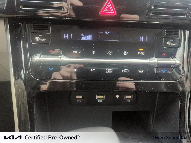 2024 Kia CARNIVAL EX One Owner