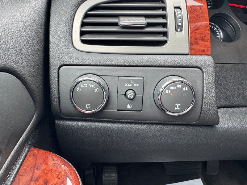 Chevrolet Avalanche LT Z71 4X4 PNEUS D'HIVER DEMARREUR PAS ACCIDENTE 2011 INSPECTE+HITCH+COUVRE CAISSE RIGIDE+PROTECTEUR DE CAISSE+CLIMATISATION BI-ZONES+BLUETOOTH+MAGS 20''